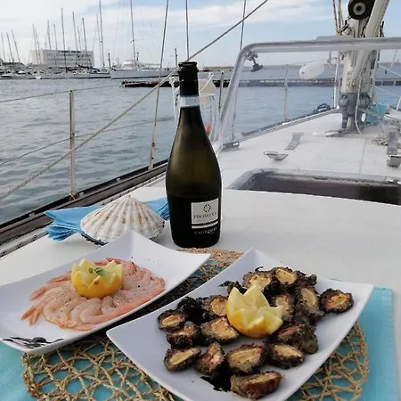 La Tua Stanza A Vela Sul Mare بوتيل *