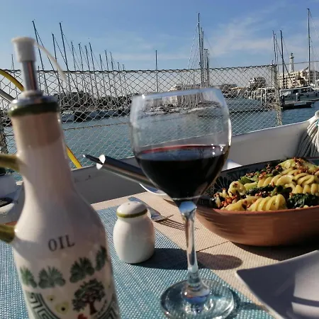 Botel La Tua Stanza A Vela Sul Mare Bari